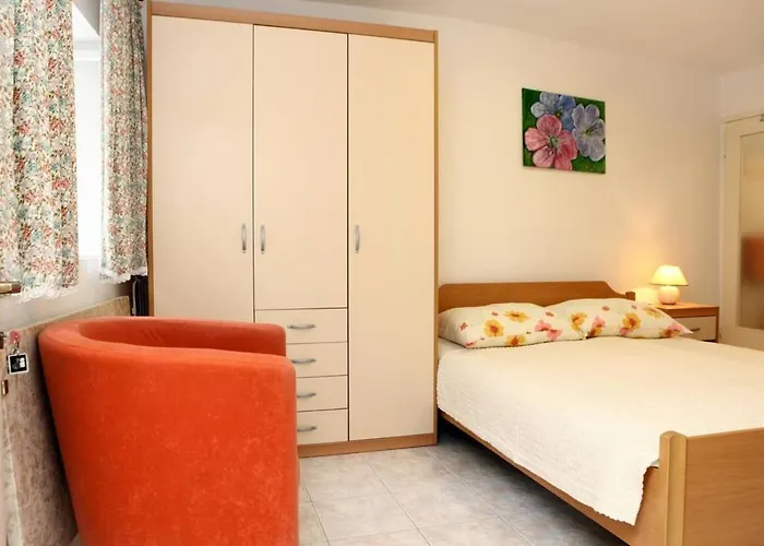 Or At Irena's Appartement *