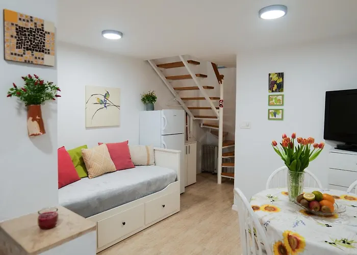 Or At Irena's Appartement *