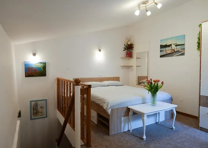 Or At Irena's Appartement *